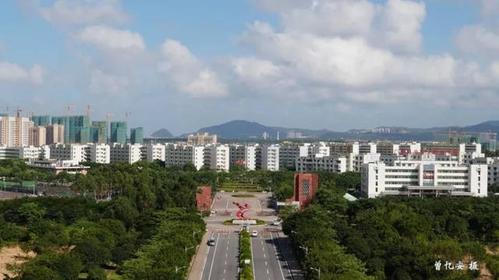 教育工作先進集體" 高爾夫球場 (圖片來源學(xué)校官網(wǎng)) 珠海城市職業(yè)技術(shù)